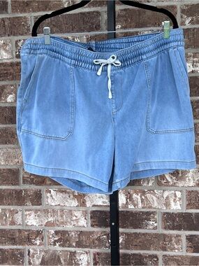 Denim pull- on shorts, very good condition